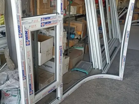 قاب‌های پروفیل UPVC وین تک در کارگاه، آماده شیشه‌خور شدن